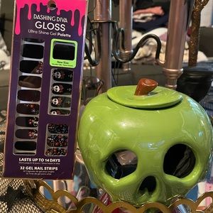 Dashing diva Halloween nails